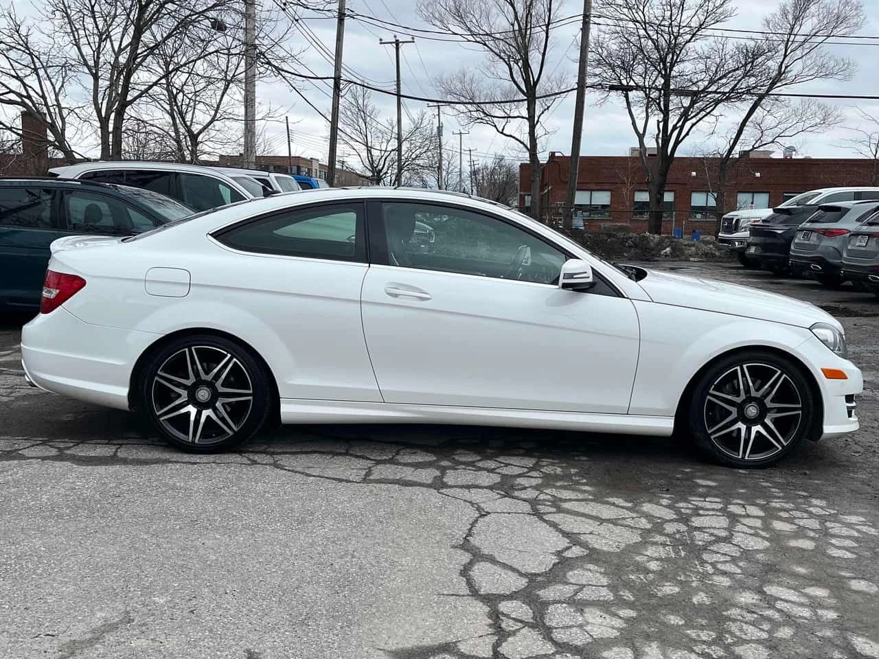 Mercedes-Benz C 350 HARMAN KARDON| PANO| KEYLESS| 2 КЛЮЧА, снимка 3 - Автомобили и джипове - 54387459