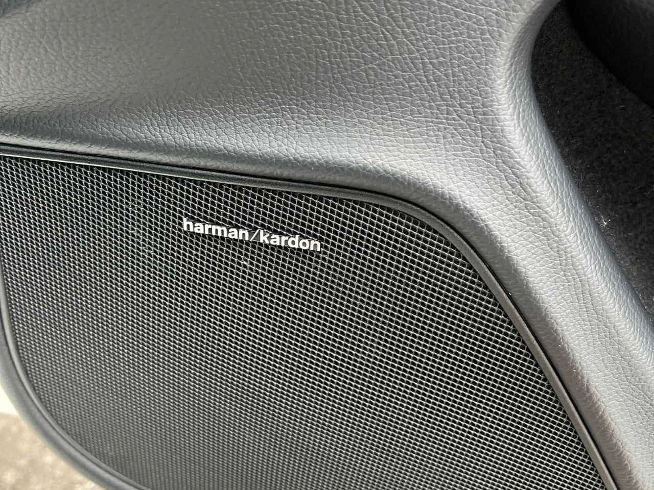 Mercedes-Benz C 350 HARMAN KARDON| PANO| KEYLESS| 2 КЛЮЧА, снимка 15 - Автомобили и джипове - 54387459