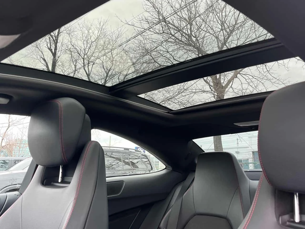Mercedes-Benz C 350 HARMAN KARDON| PANO| KEYLESS| 2 КЛЮЧА, снимка 12 - Автомобили и джипове - 54387459