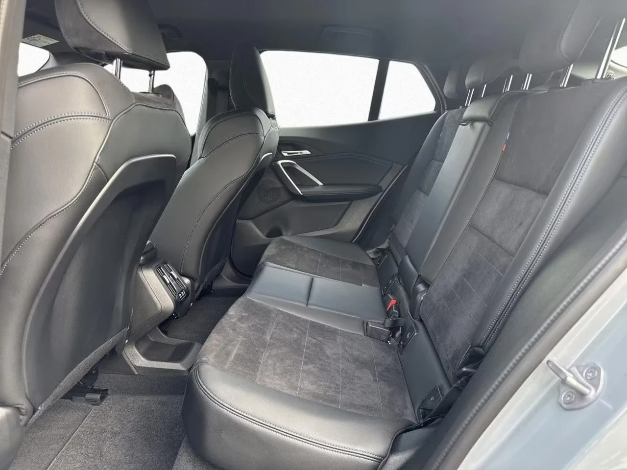 BMW iX2 eDrive20 M-Sport Ad.LED DISTR Heated Seats Keyless | Mobile.bg � ����������� 11
