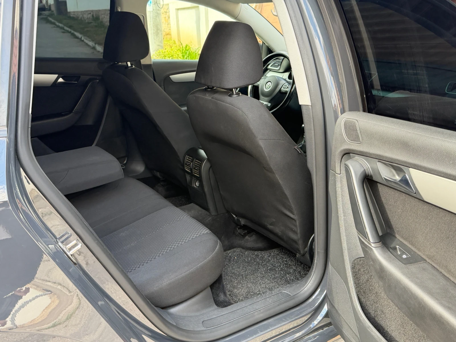 VW Passat 1.6 TDI , снимка 10 - Автомобили и джипове - 54592295