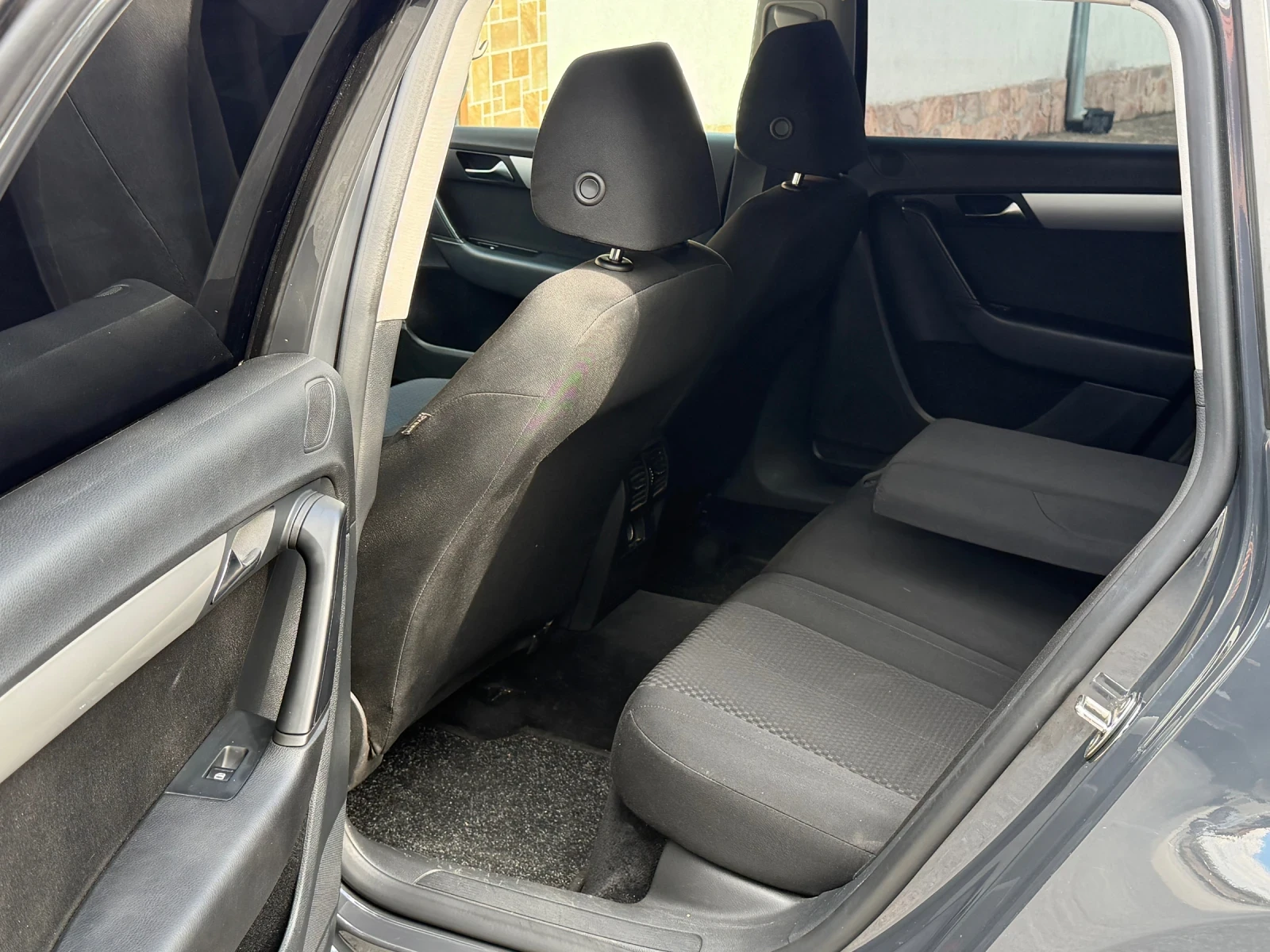VW Passat 1.6 TDI , снимка 11 - Автомобили и джипове - 54592295