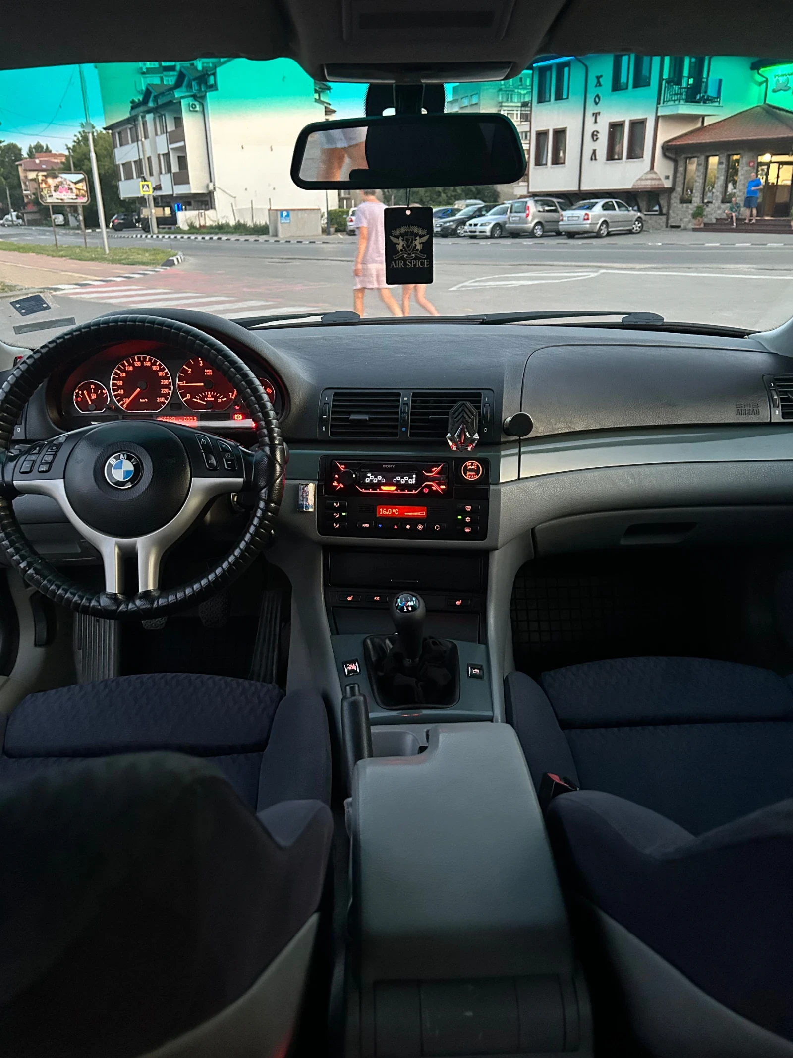 BMW 318 LPG, снимка 13 - Автомобили и джипове - 54623146