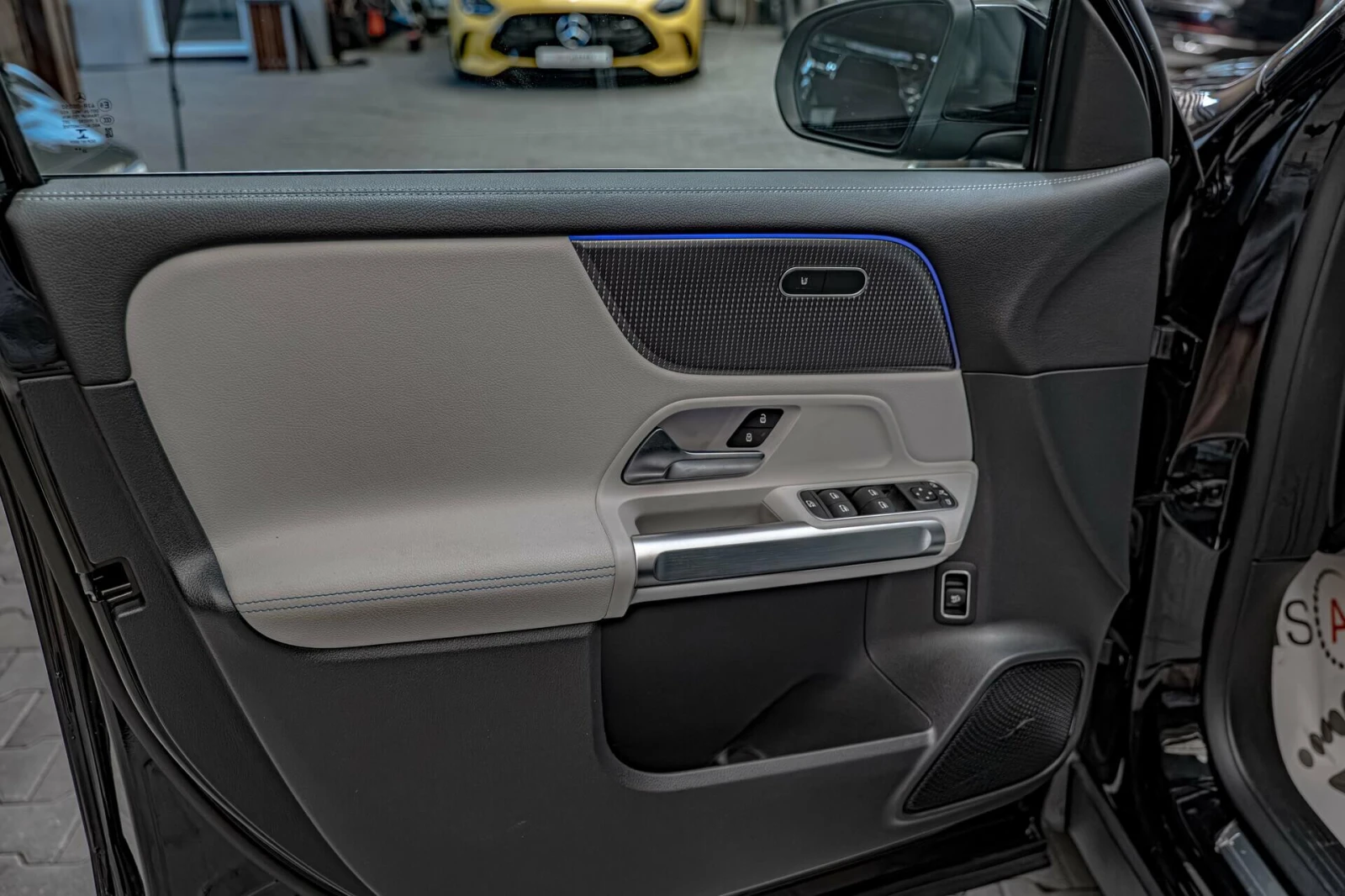 Mercedes-Benz EQB 300/4Matic/AMG/Edition/Ambient/MBUX/Камера 360, снимка 8 - Автомобили и джипове - 54839938