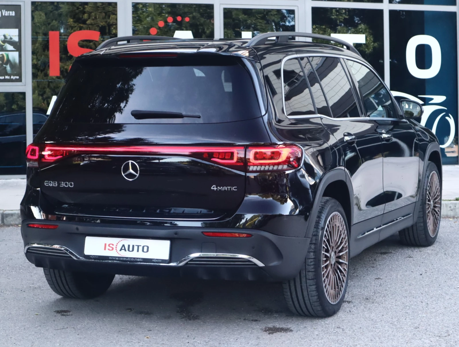 Mercedes-Benz EQB 300/4Matic/AMG/Edition/Ambient/MBUX/Камера 360, снимка 6 - Автомобили и джипове - 54839938