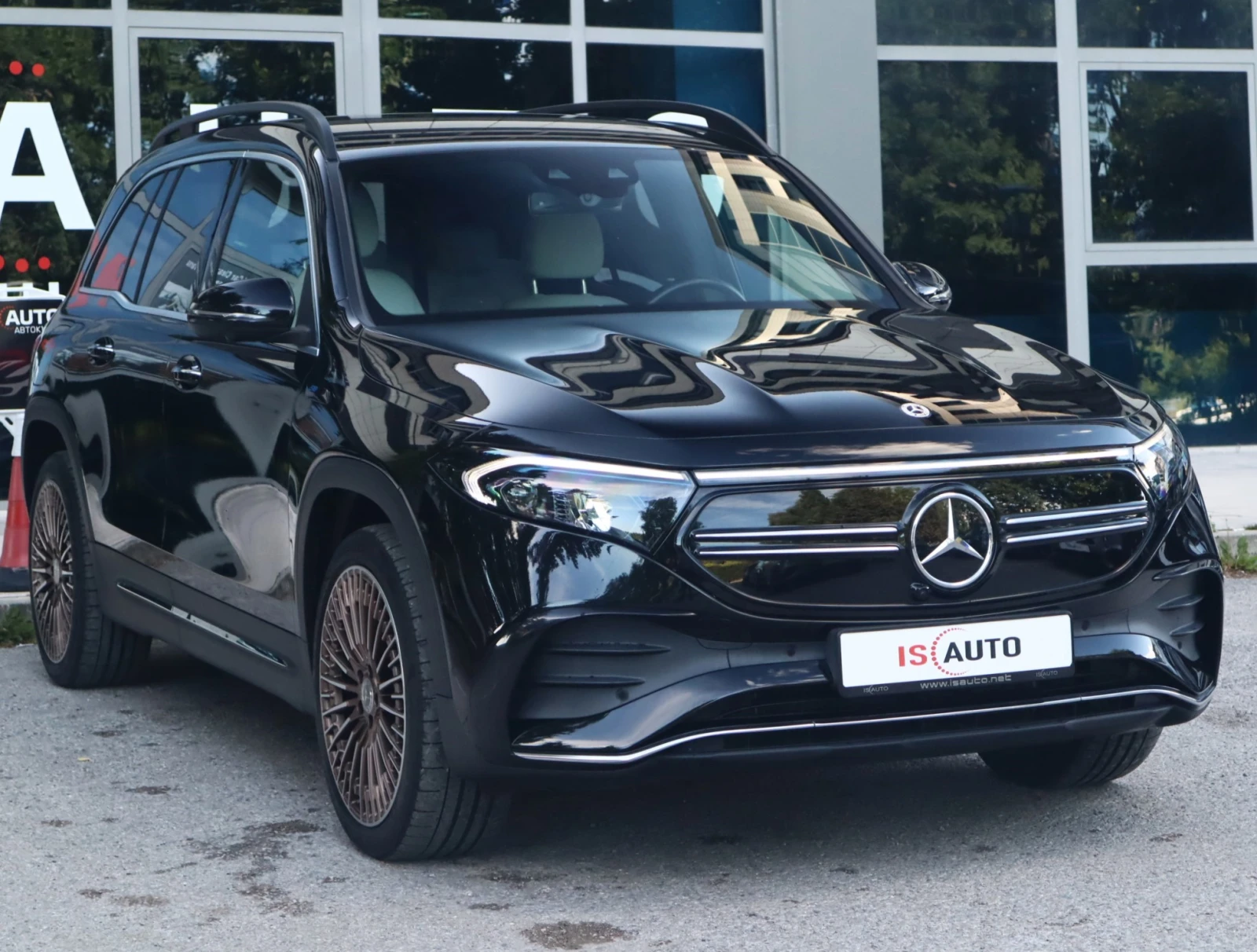 Mercedes-Benz EQB 300/4Matic/AMG/Edition/Ambient/MBUX/Камера 360, снимка 3 - Автомобили и джипове - 54839938