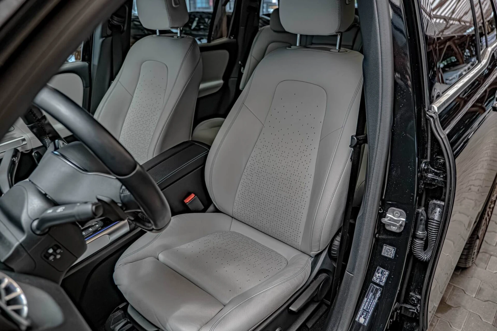 Mercedes-Benz EQB 300/4Matic/AMG/Edition/Ambient/MBUX/Камера 360, снимка 10 - Автомобили и джипове - 54839938