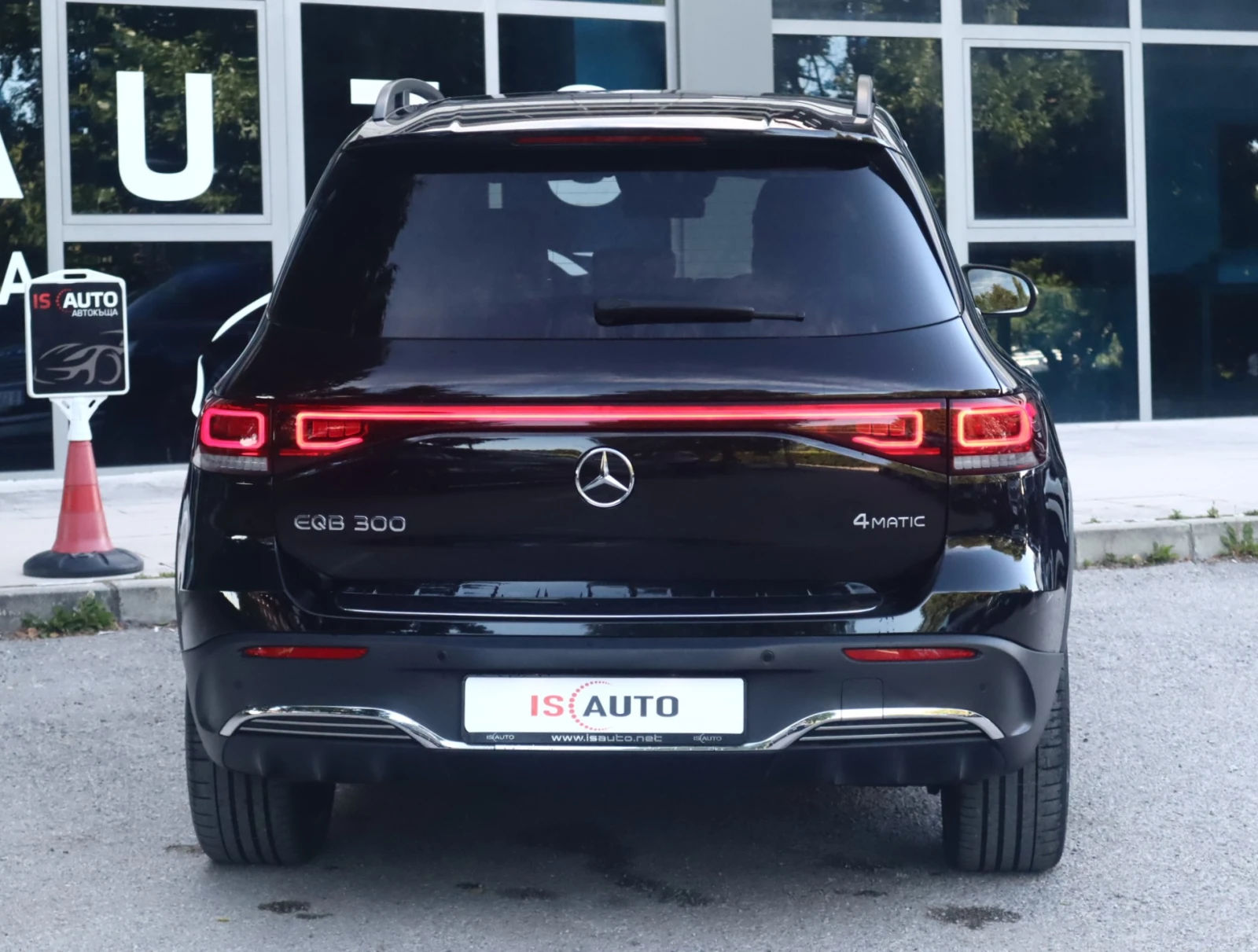 Mercedes-Benz EQB 300/4Matic/AMG/Edition/Ambient/MBUX/Камера 360, снимка 5 - Автомобили и джипове - 54839938