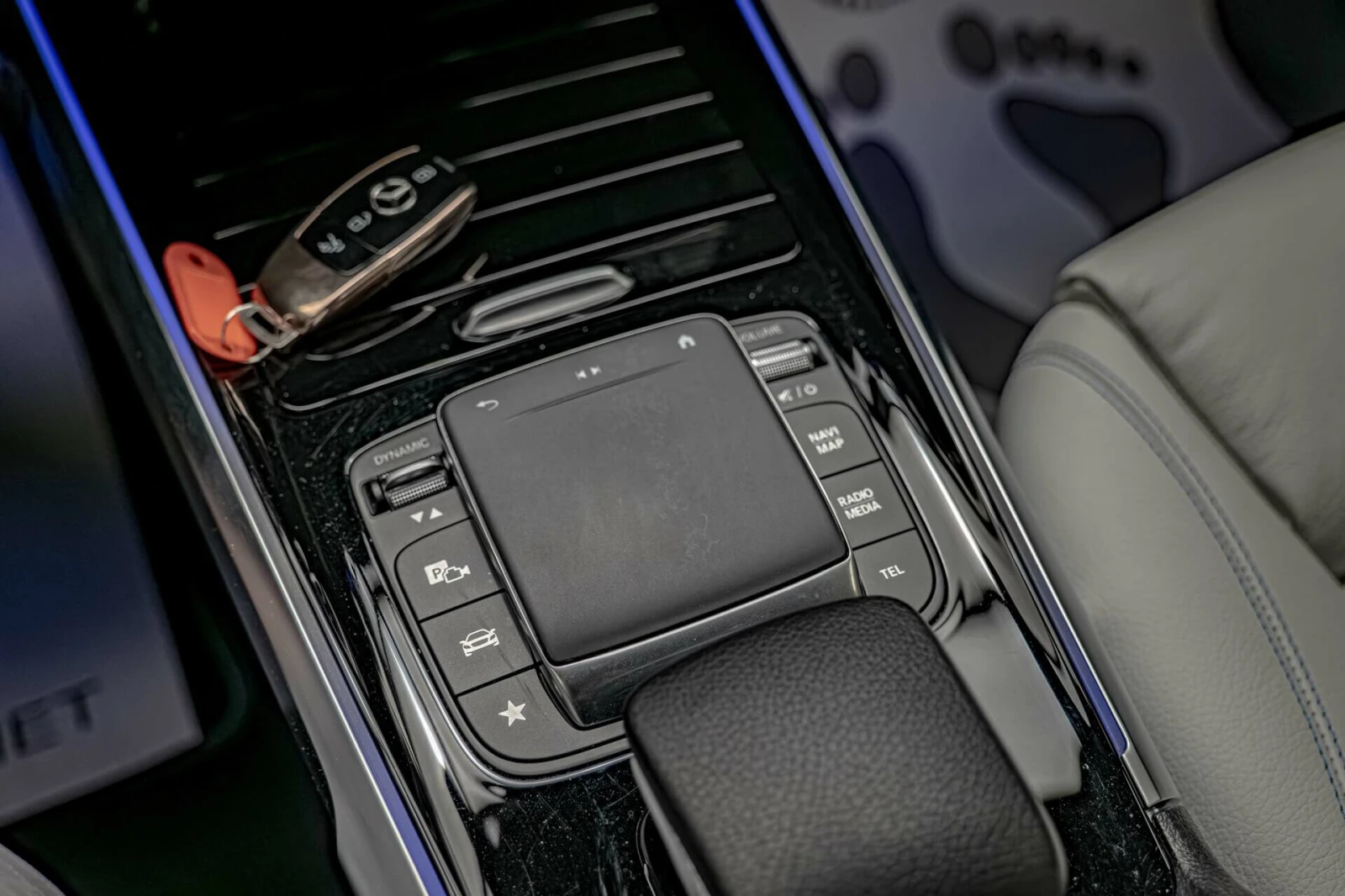Mercedes-Benz EQB 300/4Matic/AMG/Edition/Ambient/MBUX/Камера 360, снимка 13 - Автомобили и джипове - 54839938
