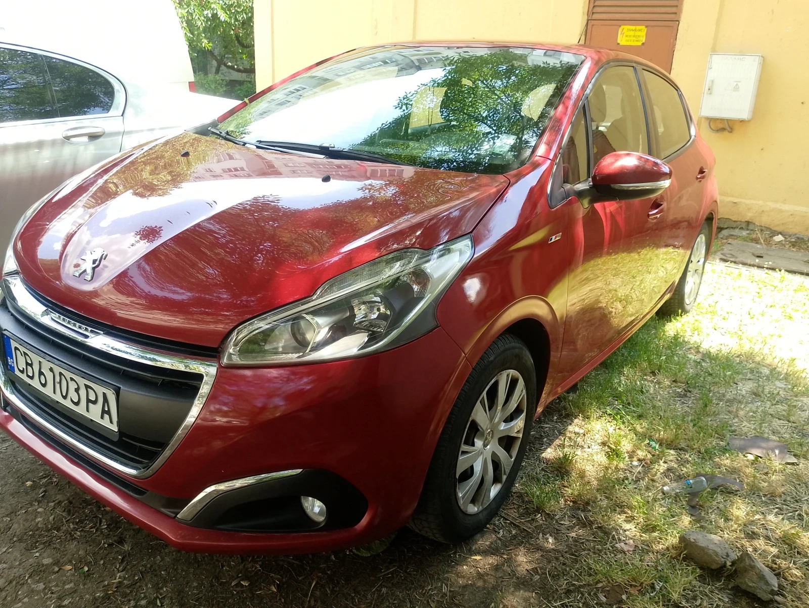 Peugeot 208 1.2, закупен от Пежо Люлин, фабрична ГУ BRC., снимка 2 - Автомобили и джипове - 55068938