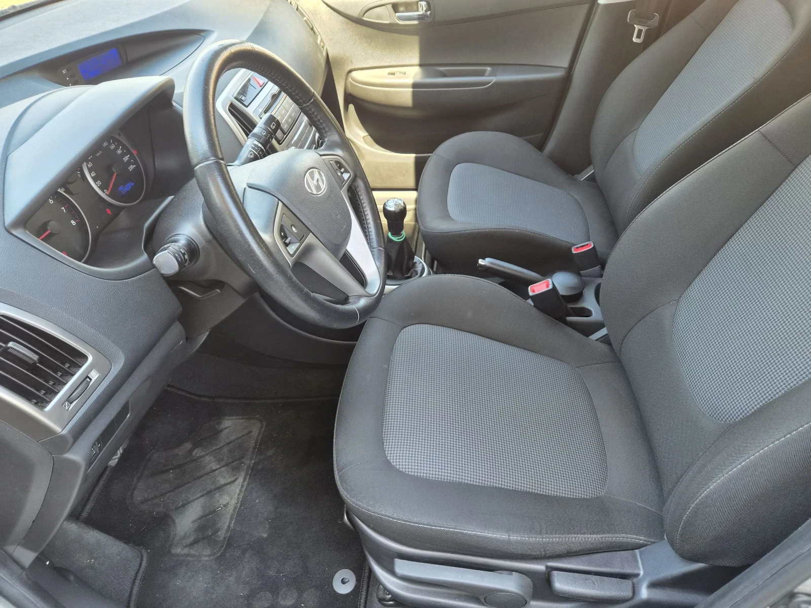 Hyundai I20 1.25 80к.с, снимка 12 - Автомобили и джипове - 55101165