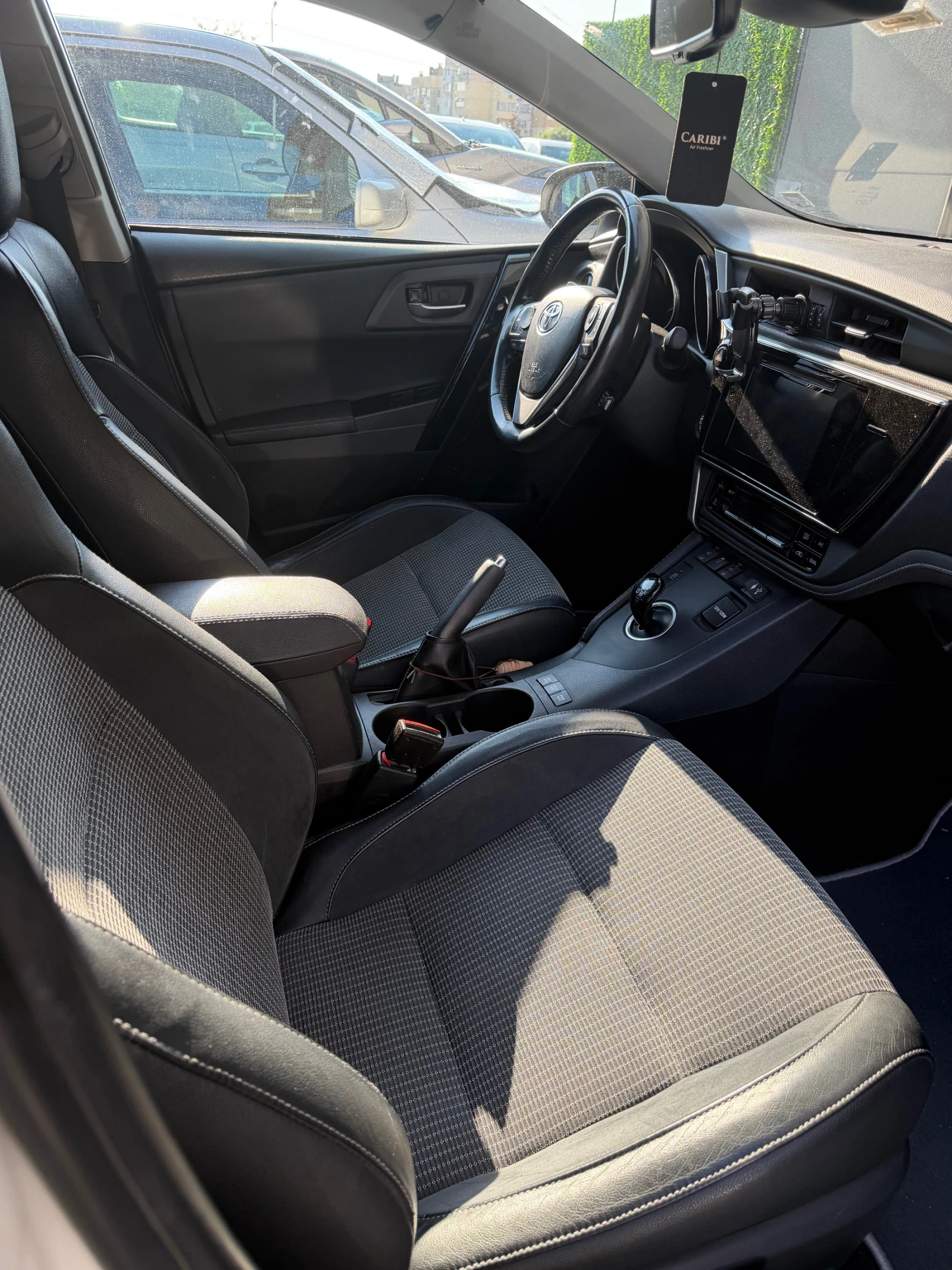 Toyota Auris, снимка 5 - Автомобили и джипове - 55307252
