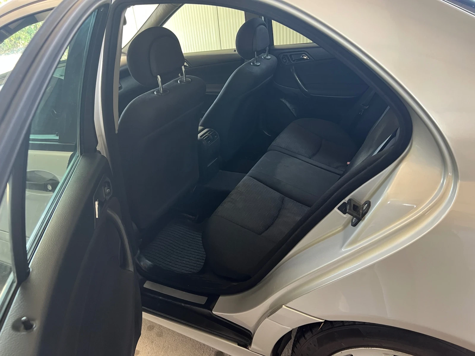 Mercedes-Benz C 220 2.2, снимка 6 - Автомобили и джипове - 55630830