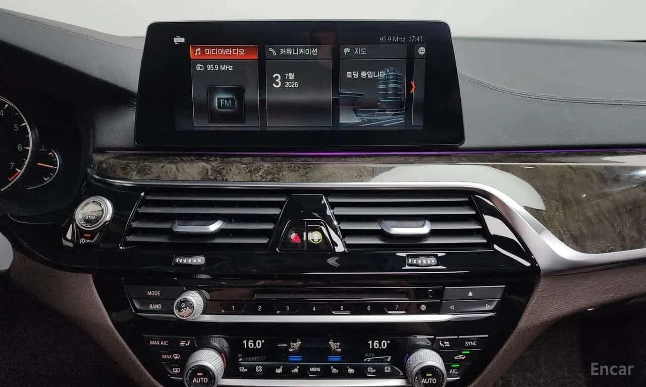 BMW 540 xDrive / 360 / HUD / Bowers & Wilkins / Обдухване , снимка 12 - Автомобили и джипове - 55770000