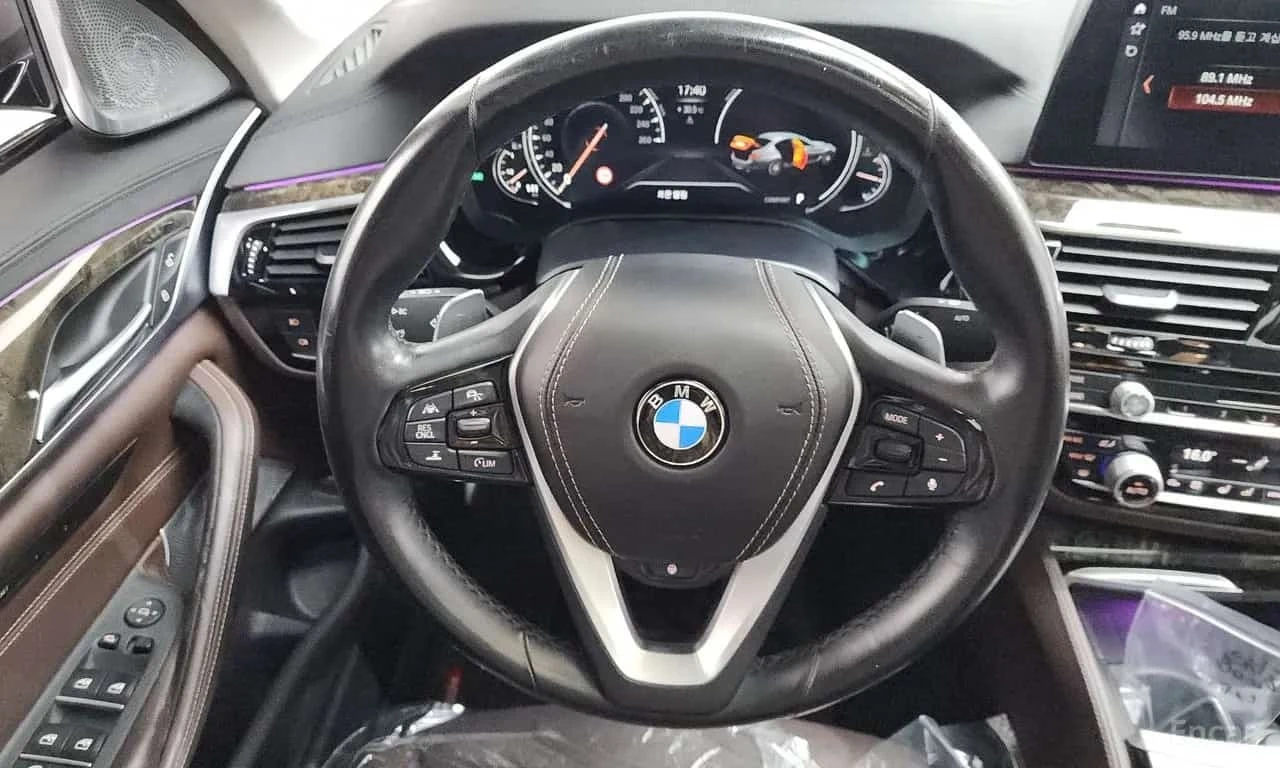 BMW 540 xDrive / 360 / HUD / Bowers & Wilkins / Обдухване , снимка 13 - Автомобили и джипове - 55770000