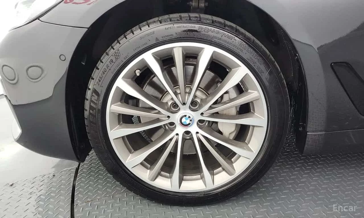 BMW 540 xDrive / 360 / HUD / Bowers & Wilkins / Обдухване , снимка 5 - Автомобили и джипове - 55770000