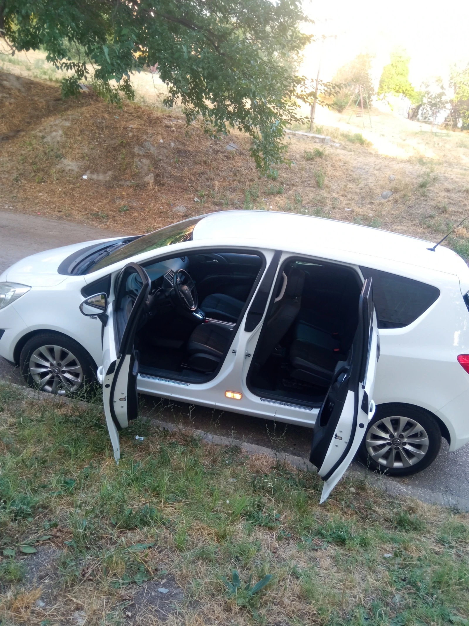 Opel Meriva 1.4i газ, снимка 6 - Автомобили и джипове - 56132228