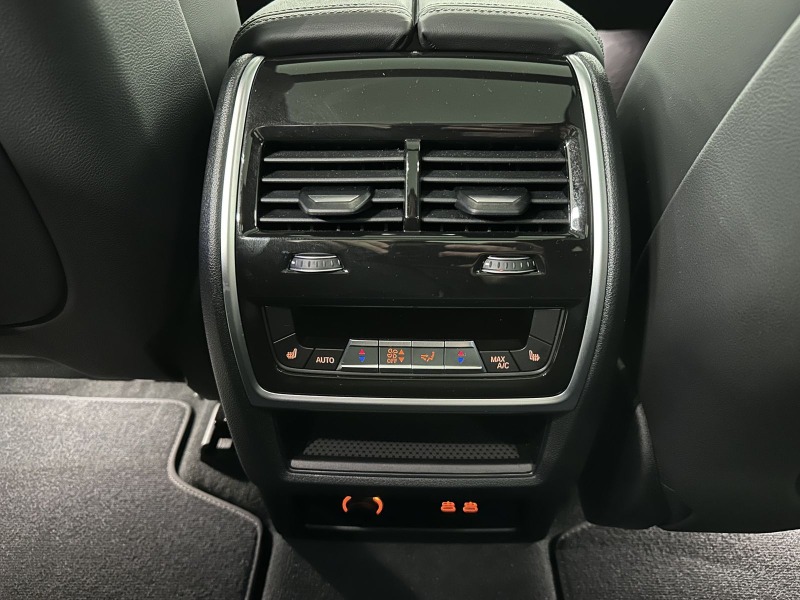 BMW X7 40d M-Sport Pro = Executive Drive Pro= Гаранция, снимка 15 - Автомобили и джипове - 46385359