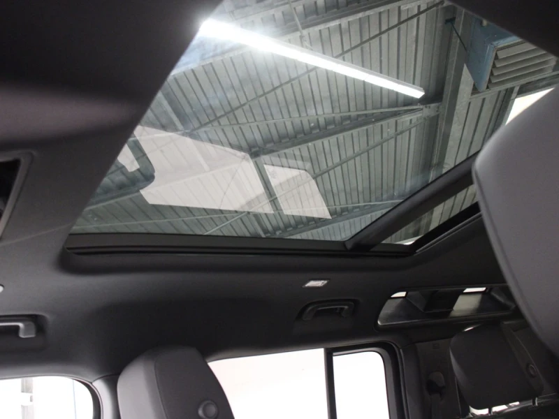 Land Rover Defender 110 D300 X-Dynamic SE, снимка 7 - Автомобили и джипове - 52292352