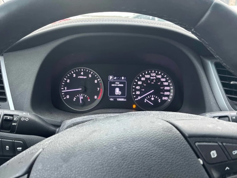 Hyundai Tucson * Luxury * CARFAX * БЕЗ ПЪРВОНАЧАЛНА ВНОСКА, снимка 8 - Автомобили и джипове - 53277913