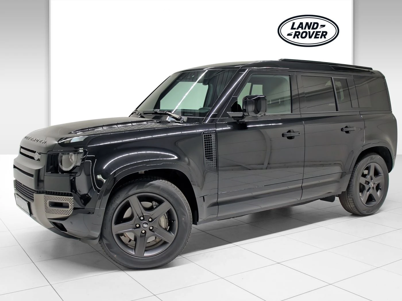 Land Rover Defender 110 D300 X-Dynamic SE, снимка 1