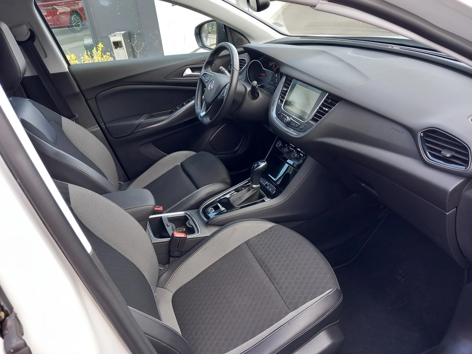 Opel Grandland 1.2i Automatic/ Гаранция, снимка 8 - Автомобили и джипове - 54363917