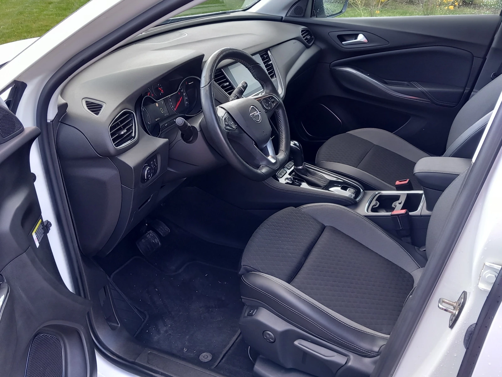 Opel Grandland 1.2i Automatic/ Гаранция, снимка 6 - Автомобили и джипове - 54363917
