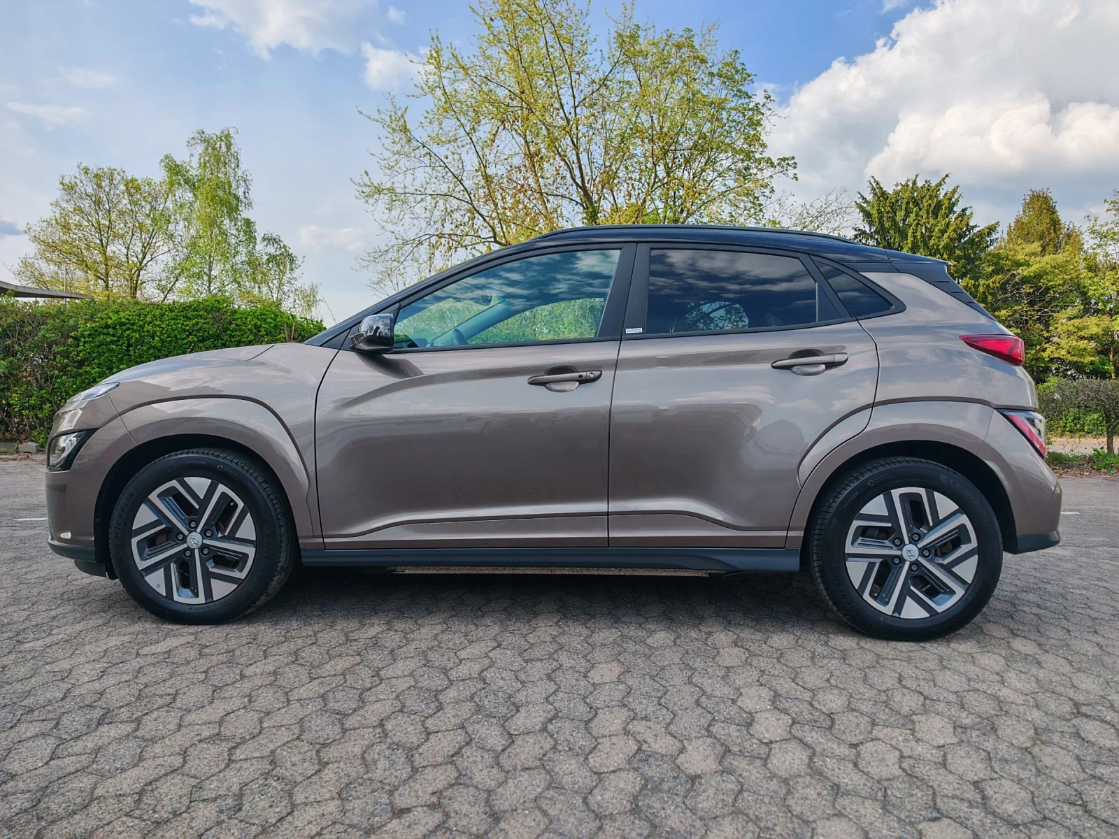 Hyundai Kona 64kWh Trend LED KRELL термопомпа, снимка 8 - Автомобили и джипове - 54573798
