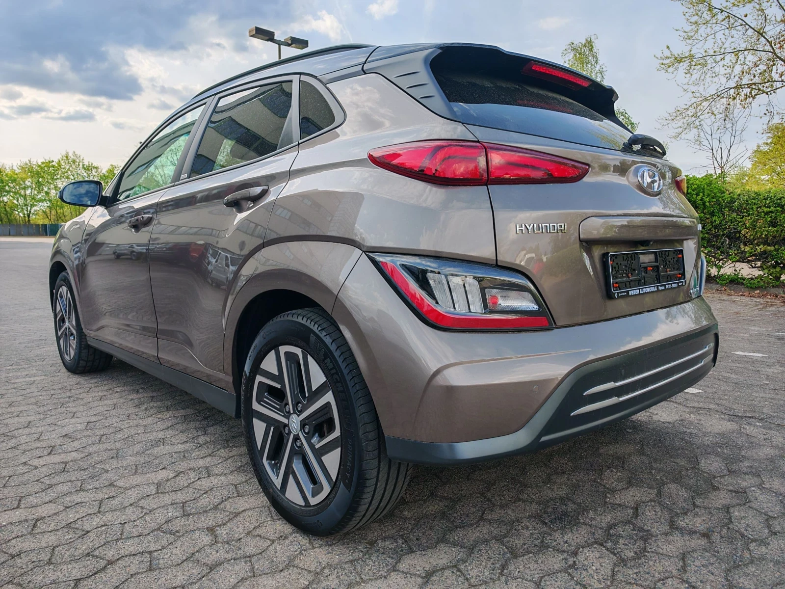 Hyundai Kona 64kWh Trend LED KRELL термопомпа, снимка 7 - Автомобили и джипове - 54573798