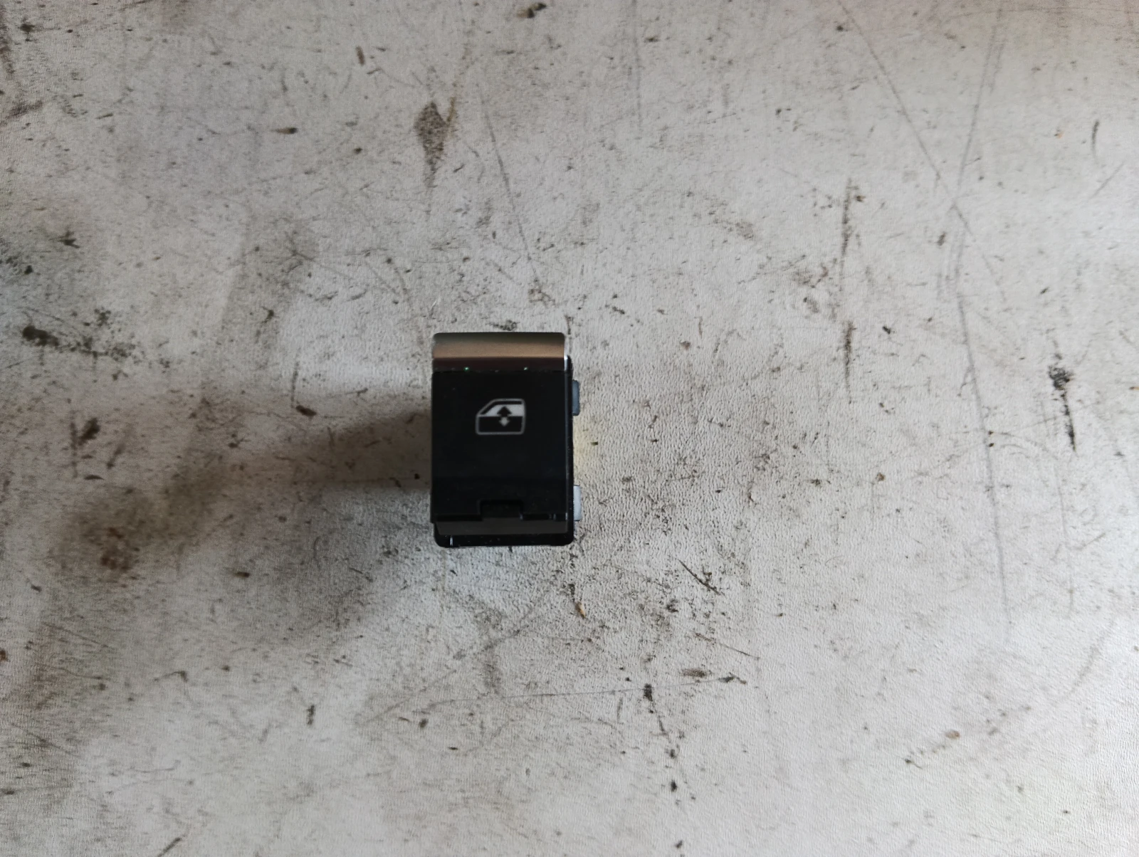 копче ел. стъкла 4M0959855 Audi A4