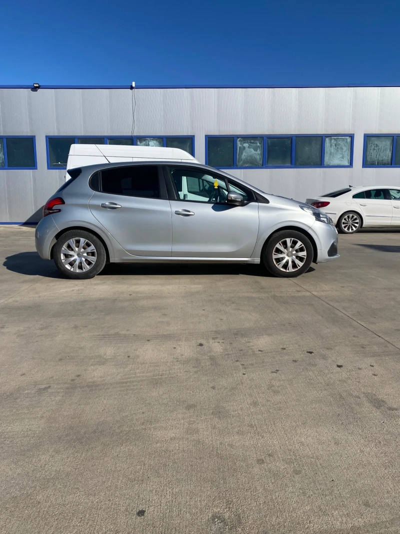 Peugeot 208 1.6 HDI NAVI KLIMA EVRO 6 , снимка 4 - Автомобили и джипове - 48382069