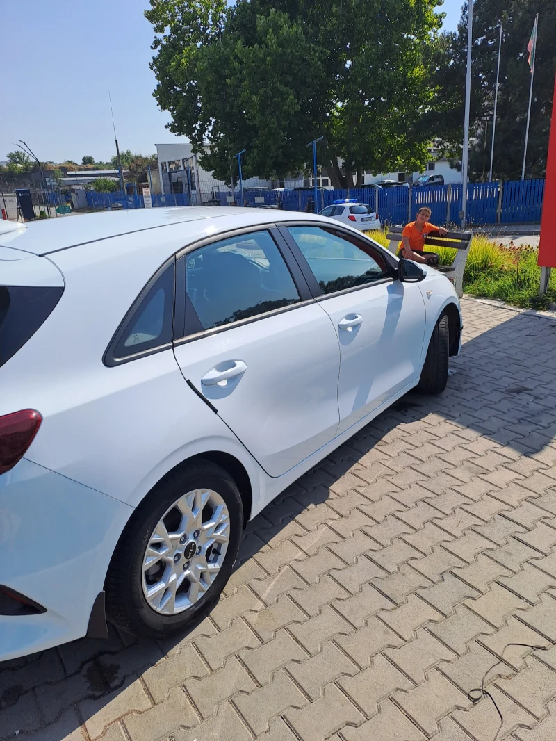 Kia Ceed 1.0 Turbo, снимка 4 - Автомобили и джипове - 52874184