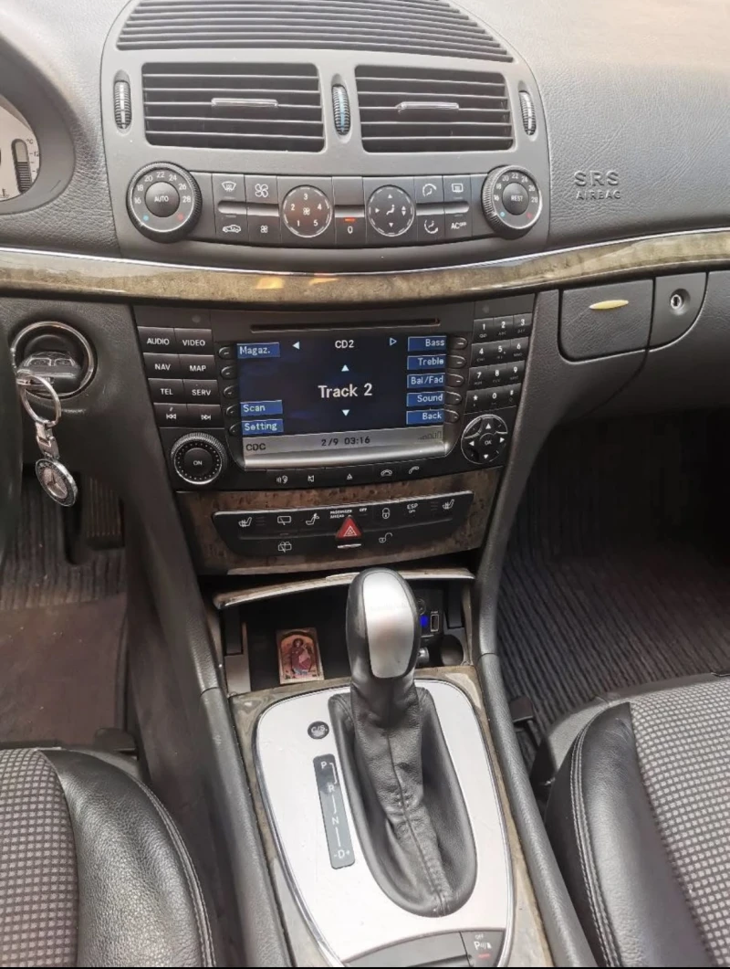 Mercedes-Benz E 320 CDI/Редови 6/Harman Kardon, снимка 6 - Автомобили и джипове - 53238095