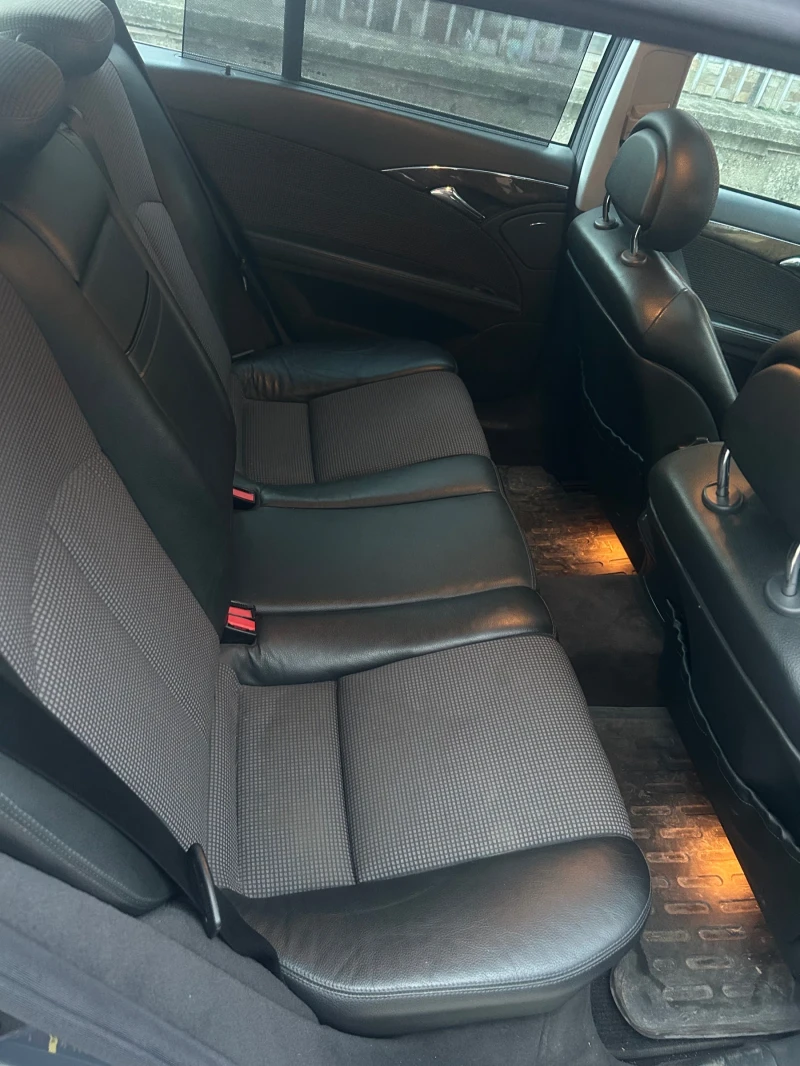 Mercedes-Benz E 320 CDI/Редови 6/Harman Kardon, снимка 10 - Автомобили и джипове - 53238095