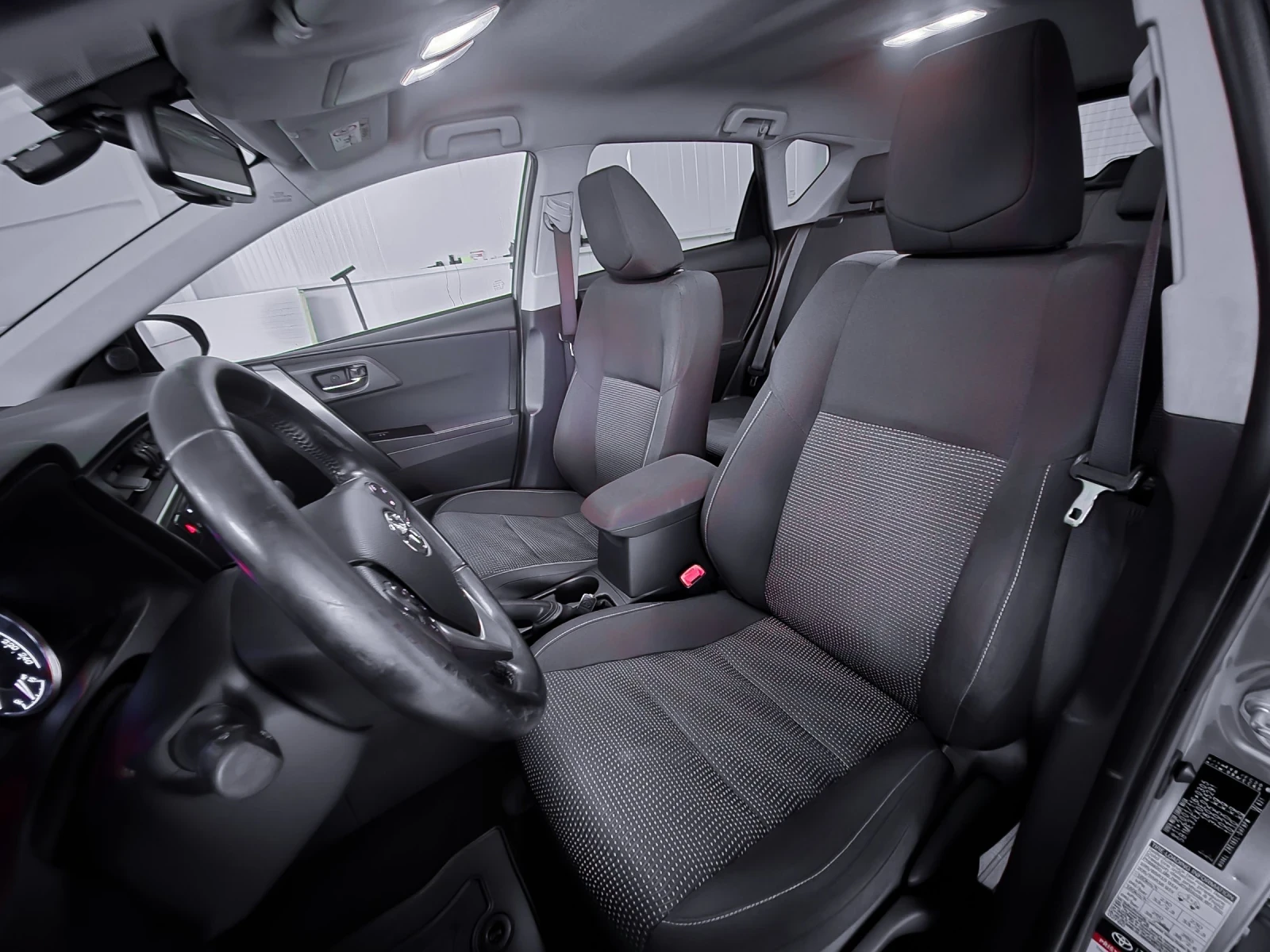 Toyota Auris 1.6i - изображение 8