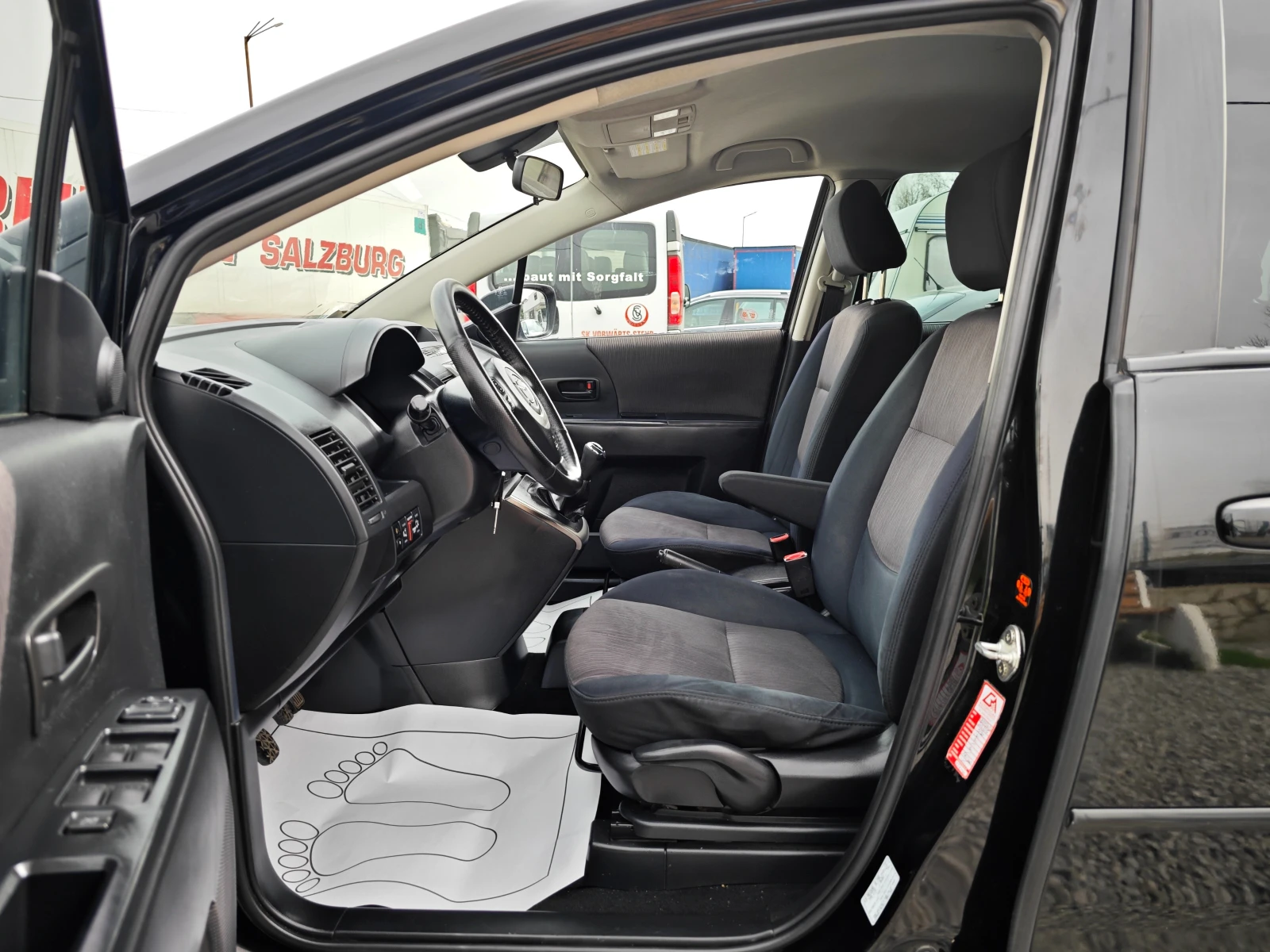 Mazda 5 1, 8i  7 места - изображение 9