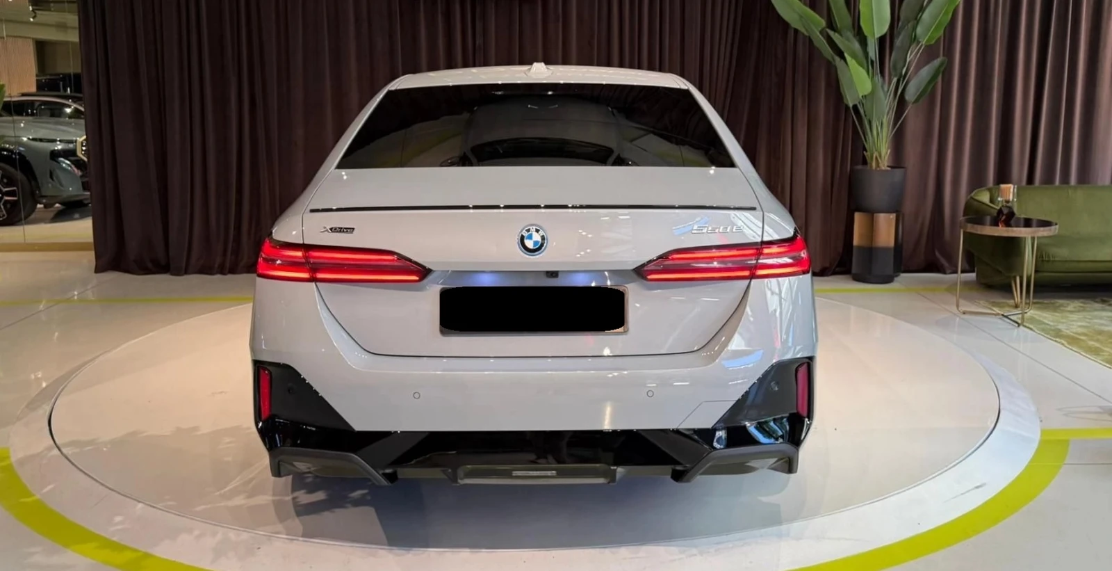 BMW 550 e Plug-in Hybrid xDrive M Sport Package - изображение 4