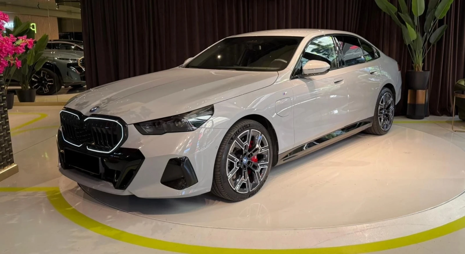 BMW 550 e Plug-in Hybrid xDrive M Sport Package - изображение 6