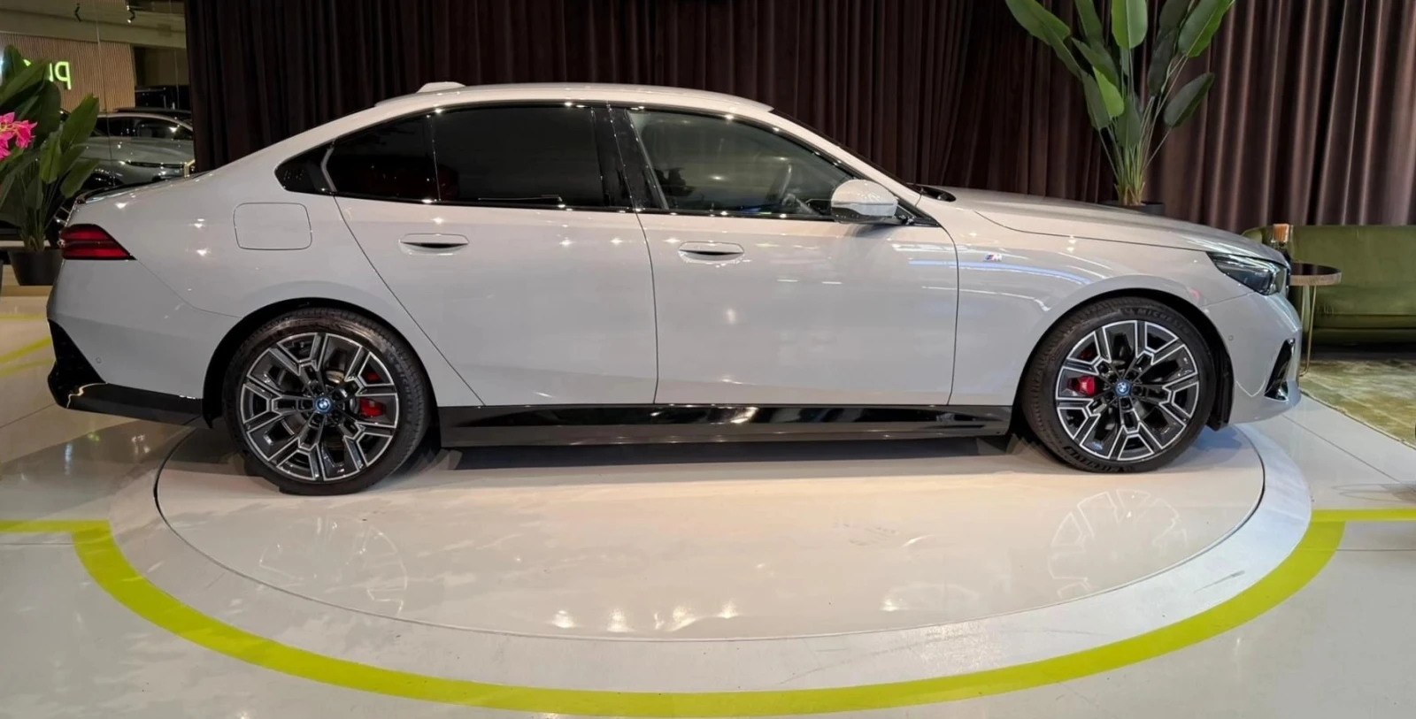 BMW 550 e Plug-in Hybrid xDrive M Sport Package - изображение 2