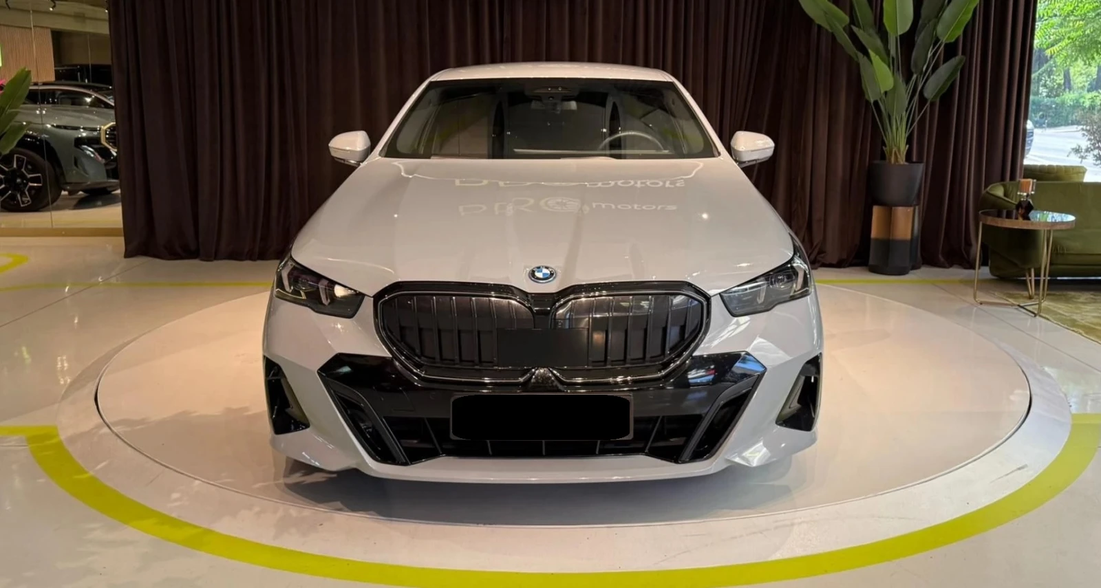 BMW 550 e Plug-in Hybrid xDrive M Sport Package - изображение 7