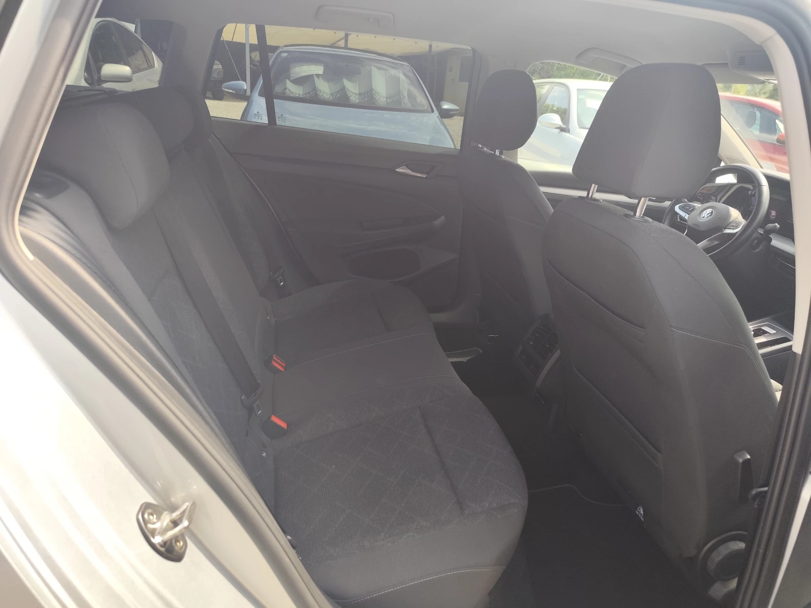 VW Golf 8* 2.0TDi* DSG* DISTRONIC* VIRTUAL* CARPLAY* LED*  - изображение 10
