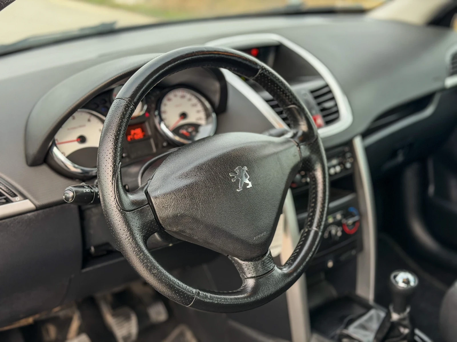 Peugeot 207 1.6 HDI 110 к.с. - изображение 7