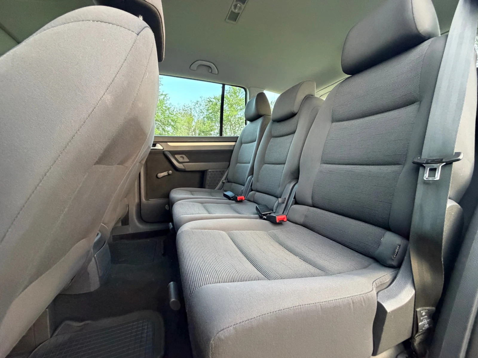 VW Touran 1.9TDI, снимка 8 - Автомобили и джипове - 54608633
