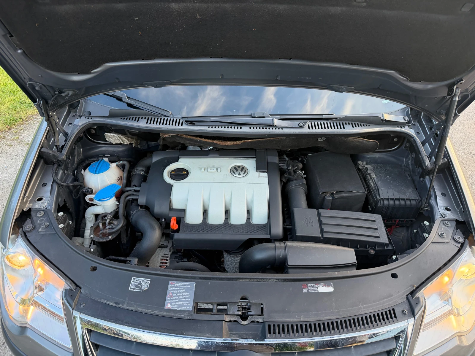 VW Touran 1.9TDI, снимка 12 - Автомобили и джипове - 54608633