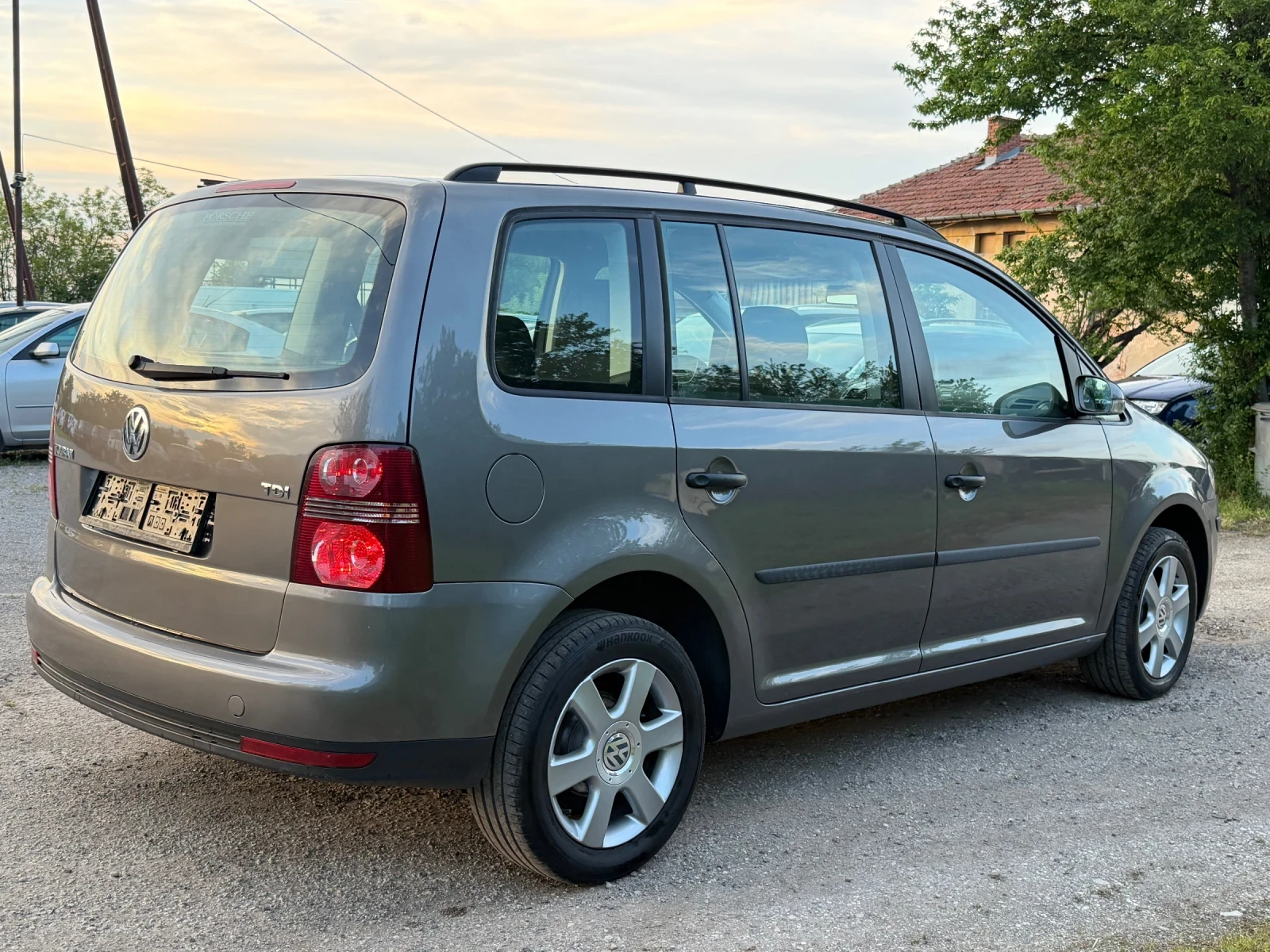 VW Touran 1.9TDI, снимка 3 - Автомобили и джипове - 54608633