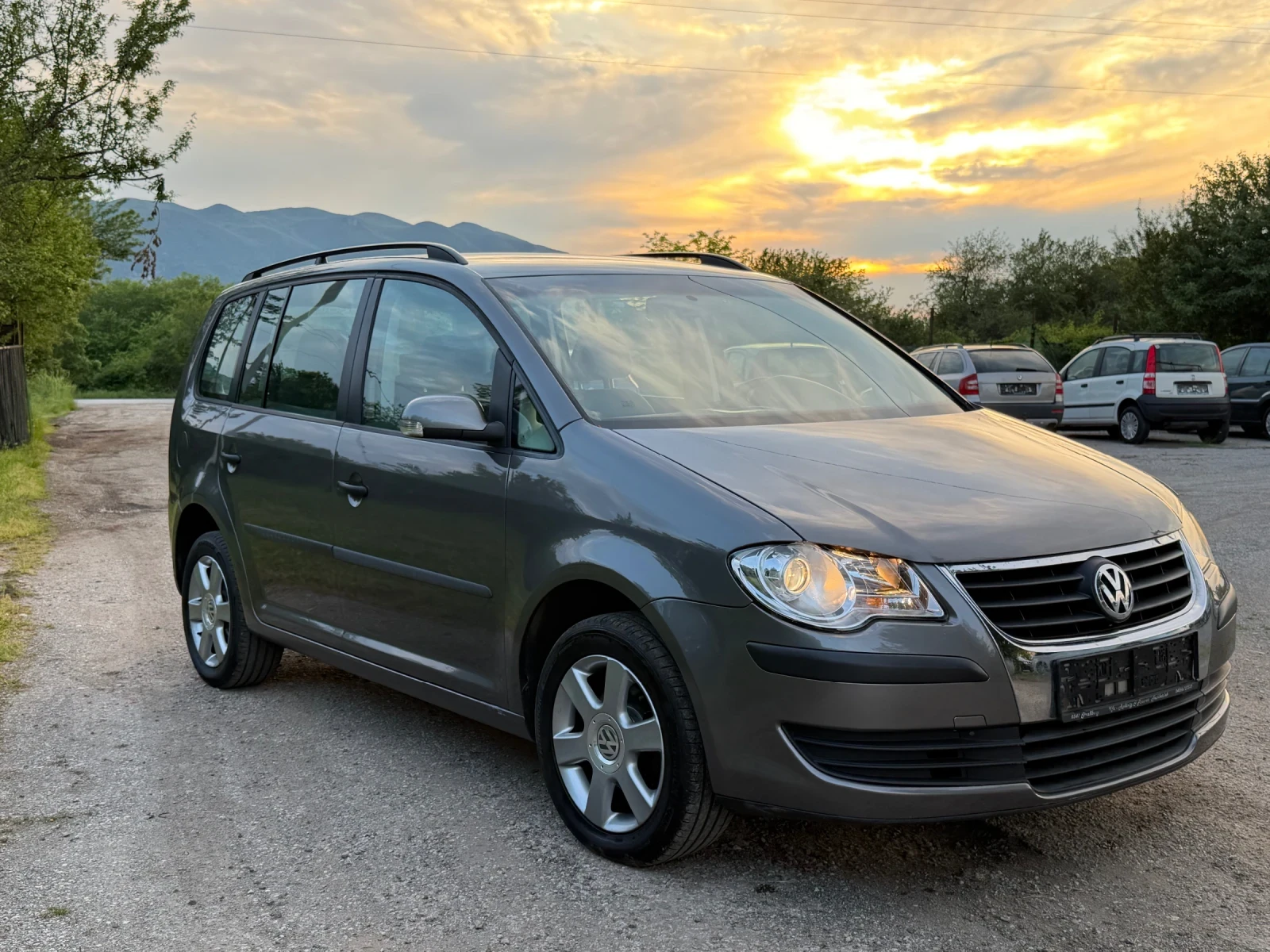 VW Touran 1.9TDI, снимка 4 - Автомобили и джипове - 54608633