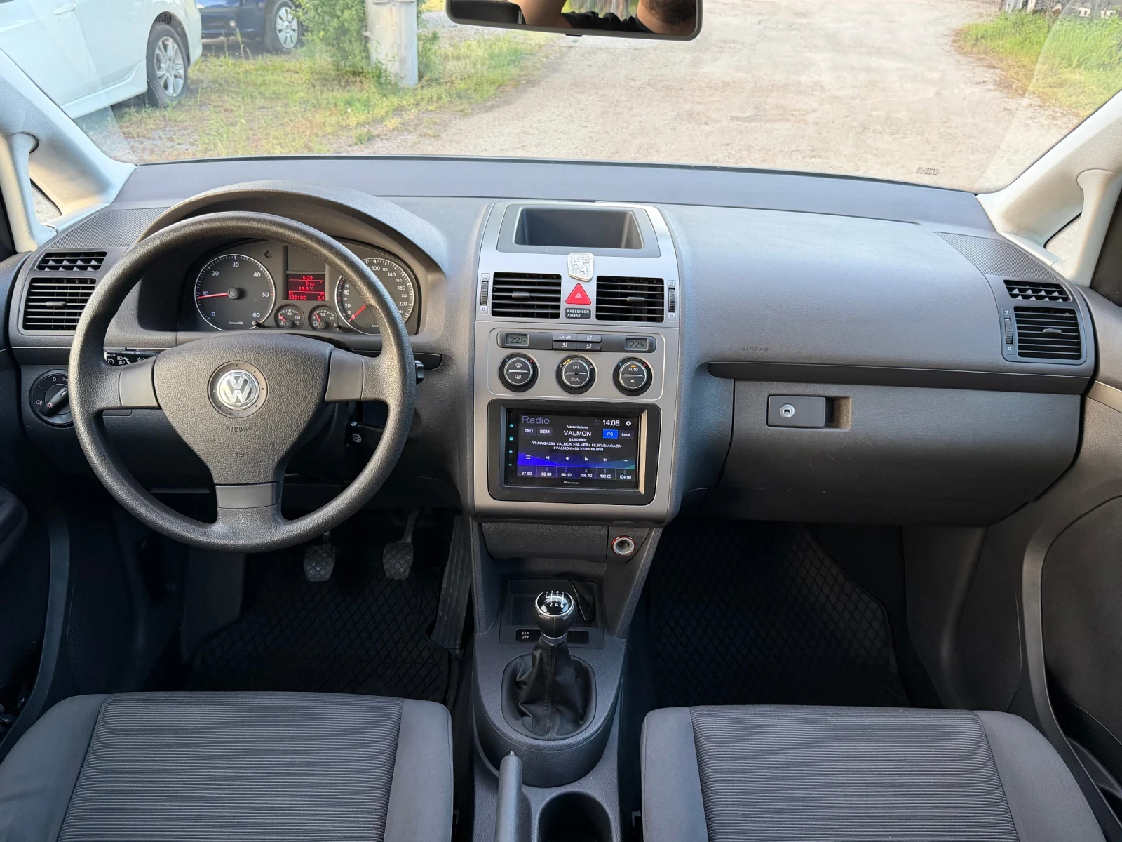 VW Touran 1.9TDI, снимка 9 - Автомобили и джипове - 54608633