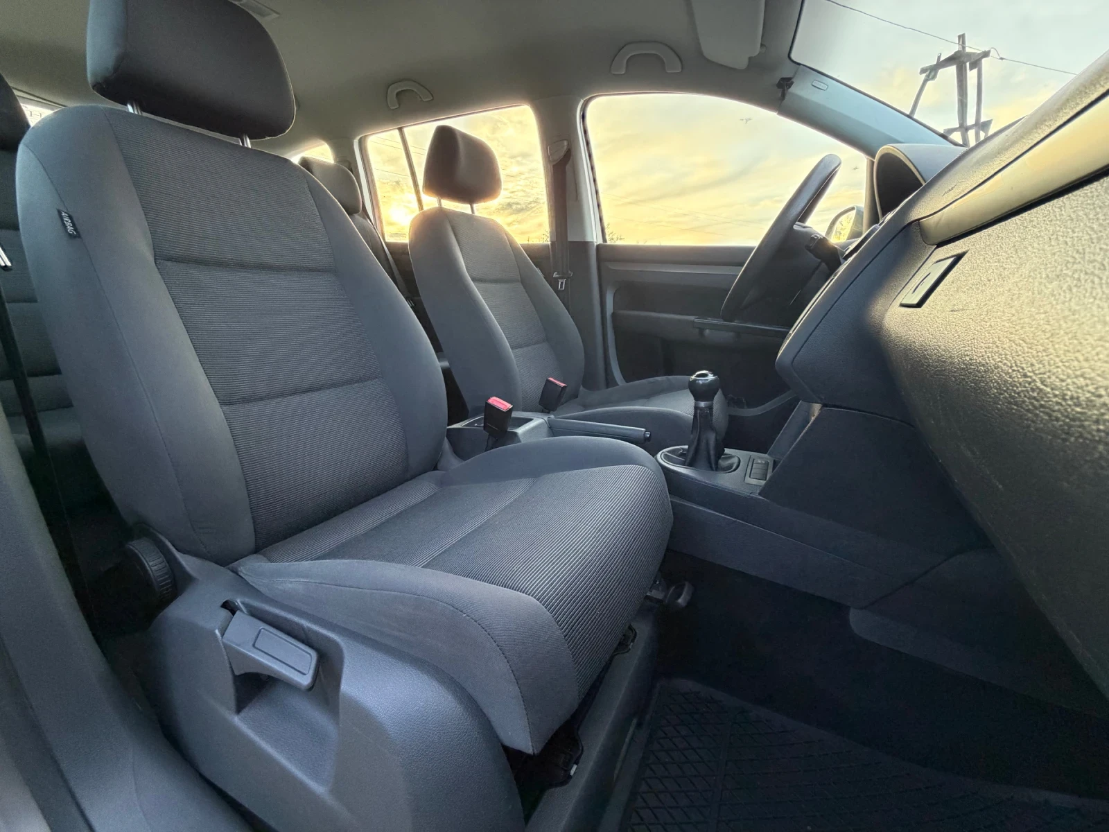 VW Touran 1.9TDI, снимка 7 - Автомобили и джипове - 54608633
