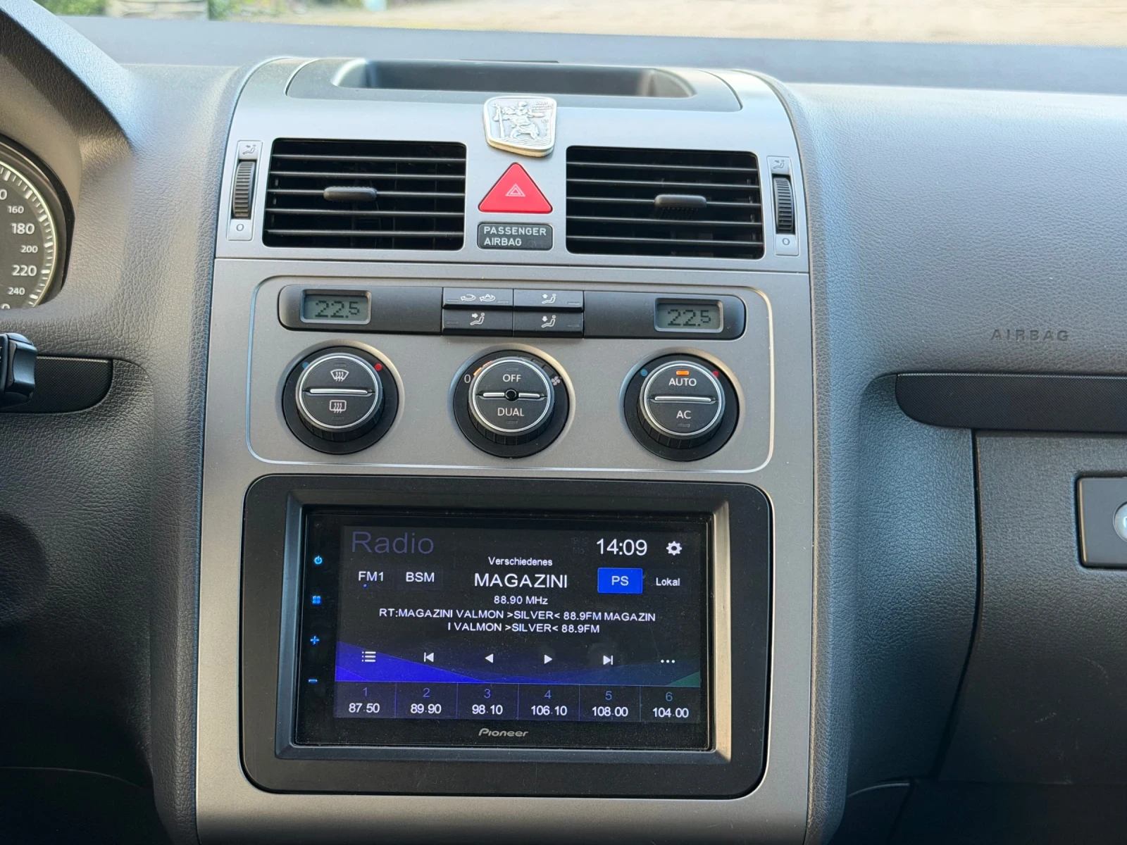 VW Touran 1.9TDI, снимка 10 - Автомобили и джипове - 54608633
