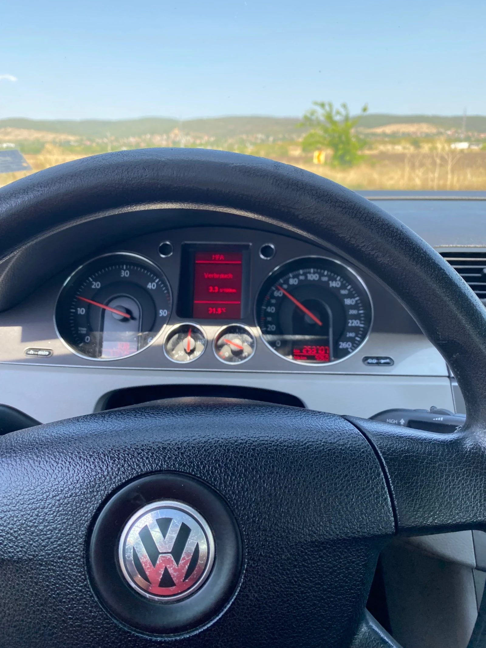 VW Passat Комби, снимка 10 - Автомобили и джипове - 54874656